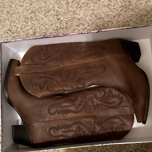 Jeffrey Campbell - Picture 5 of 6